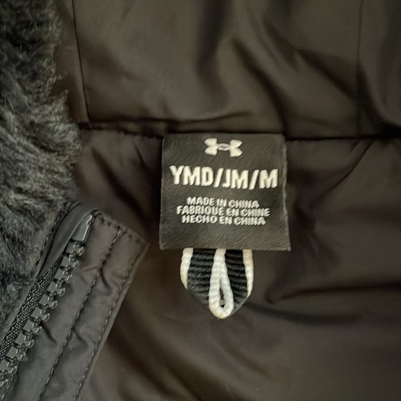 Girl’s under armor fluffy coat - Picture 3 of 3